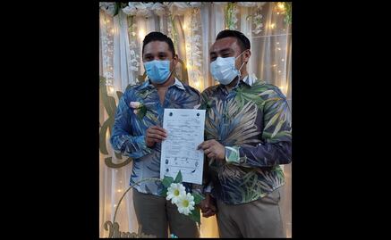 Tras 19 años de relación y sin amparo, pareja gay se casa en Progreso, Yucatán