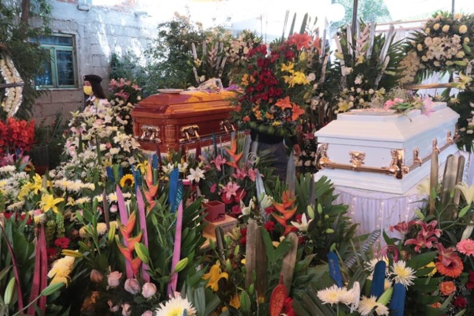 Despiden a madre e hija asesinadas y calcinadas en Puebla