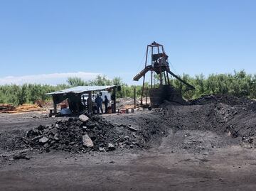 Salen con vida dos mineros de pozo de carbón de Sabinas, Coahuila; 8 aún quedan atrapados