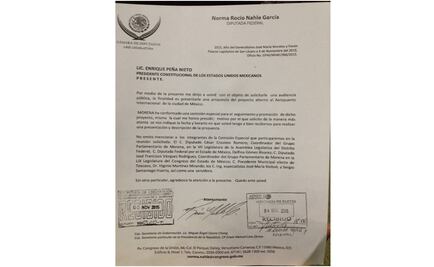 Morena entrega petición para audiencia con EPN por NAICM