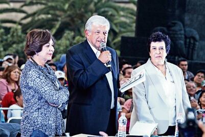 Critica AMLO el analfabetismo en la política mexicana