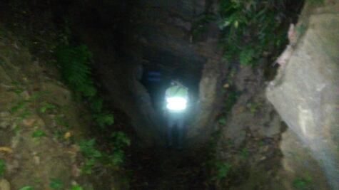 Mueren dos hombres por inhalar gases tóxicos en una mina de ámbar en Chiapas