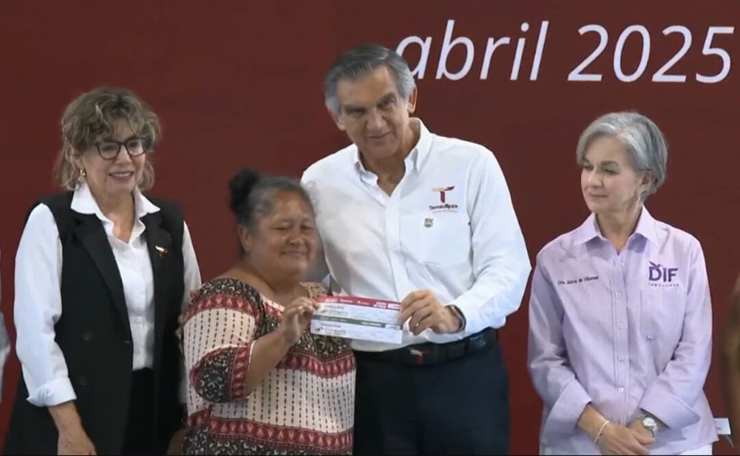 Entregan apoyos económicos a familias damnificadas en Tamaulipas (28/04/2025). Foto: Especial