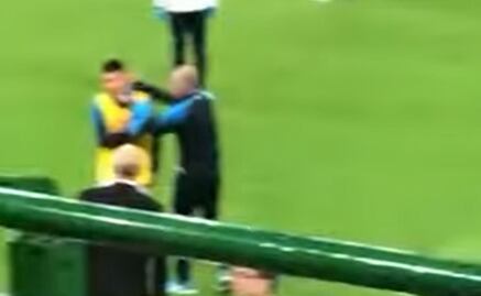 VIDEO. Chucky Lozano y la agresión a miembro del cuerpo técnico del Napoli