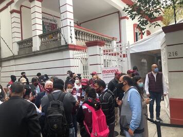 Morena revive "la cargada"; crónica de un ritual desempolvado