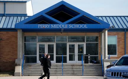 Muere director de escuela de Iowa que arriesgó la vida para proteger a sus alumnos en tiroteo