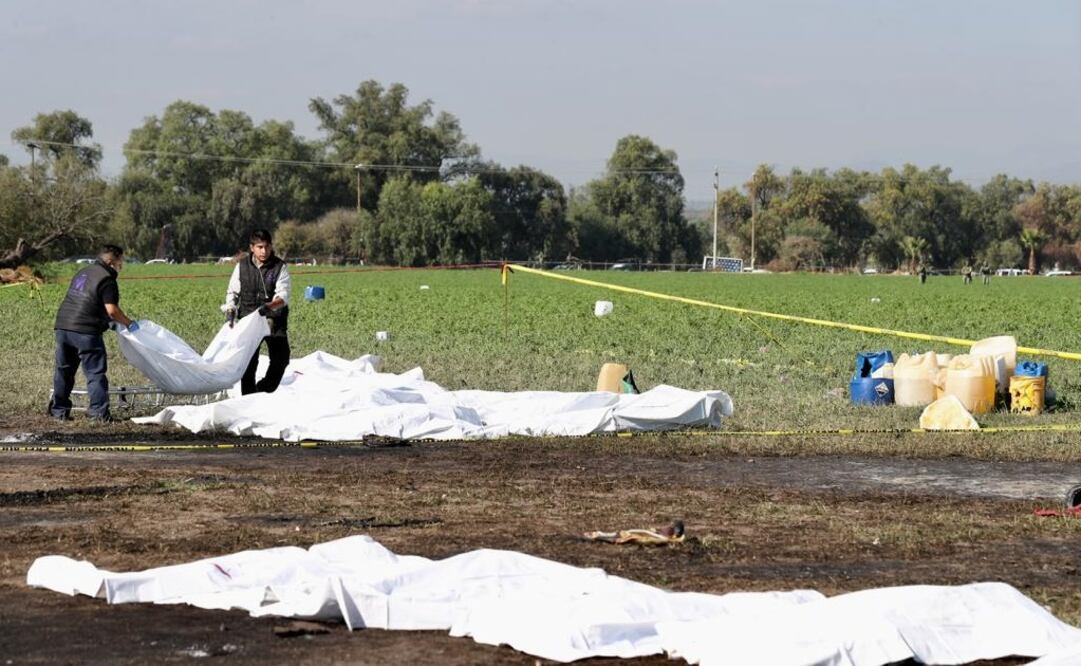 Peritos trabajan en el lugar de la explosión. Foto: Valente Rosas/EL UNIVERSAL 