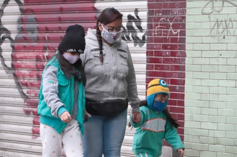 Multitudes en tiendas departamentales, la esfera Covid-19 y aplicación de pruebas rápidas, entre las fotos de la semana