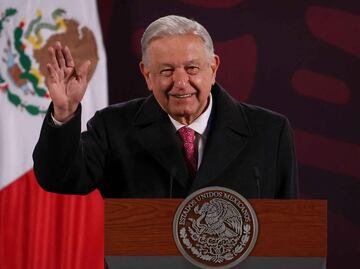 AMLO recibe protección militar y 21 mil pesos al mes