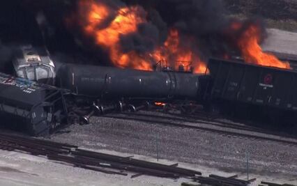 Reportan descarrilamiento e incendio de tren en Illinois