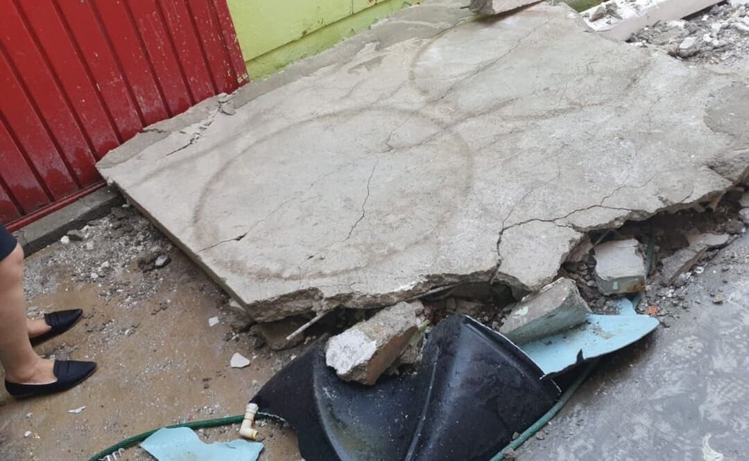 Un pedazo de concreto de la base de un tinaco del preescolar Ameyal se había desplomado Foto: Especial