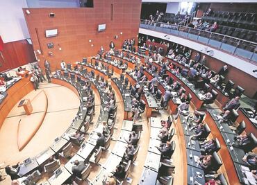 Comisiones bancarias no son tema de AMLO, dicen senadores de PRI y MC