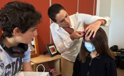 Betty Monroe dona peluca hecha con su cabello a niña con cáncer