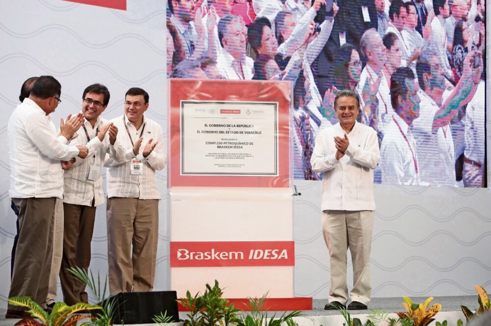 Pedro Joaquín Coldwell dijo que en el proyecto, desarrollado por Braskem Idesa, Pemex proveerá de 66 mil barriles diarios de etano por 20 años (SÁSHENKA GUTIÉRREZ. EFE)