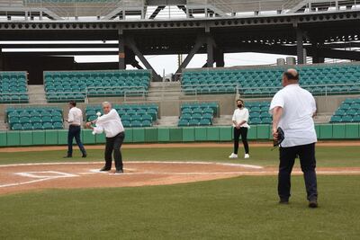 "Ponchan" a AMLO en reinauguración de estadio de beisbol de Sonora