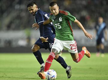 Roberto Alvarado toma el lugar de Alexis Vega en la Selección Mexicana para la Copa Oro