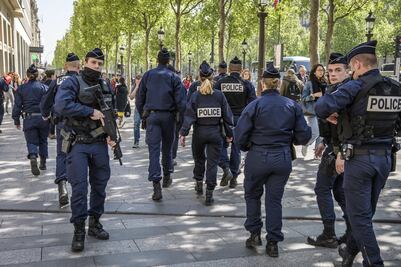 Detienen a tres familiares del autor del atentado en los Campos Elíseos