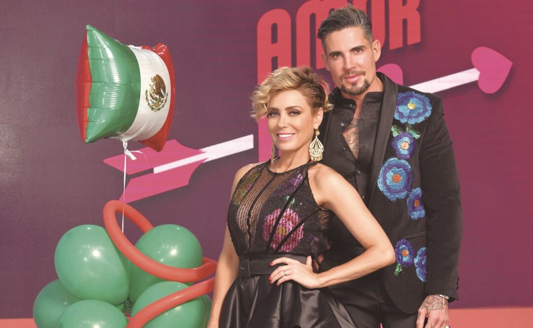 Carmen Muñoz y Adrián Cue son los conductores del reality. (AZTECA)