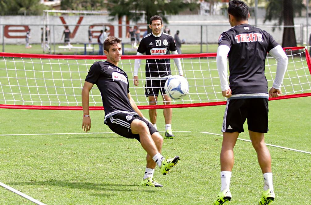 Los jugadores del Guadalajara cierran filas en torno del nuevo entrenador en busca de evitar el temido descenso (IMAGO7)