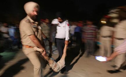 Reportan al menos 50 muertos en accidente de tren en India 