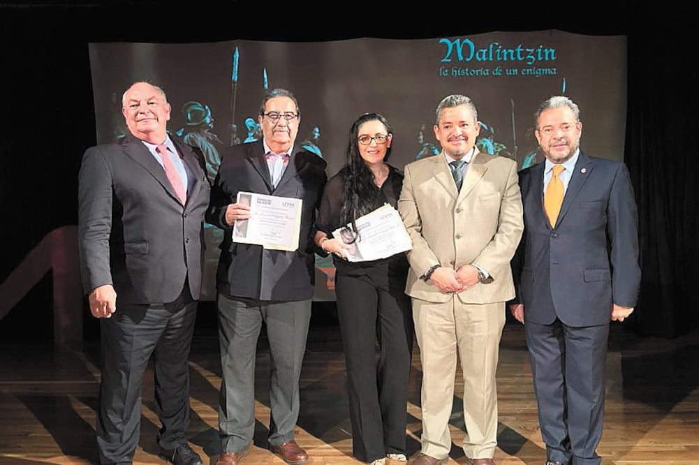 En la presentación, Armando Carrillo, Ernesto Velázquez, Margarita Flores, Gilberto Ortiz y Enrique Bustamante. Foto: ESPECIAL
