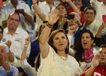 Xóchitl Gálvez ofrece revivir programas sociales como el Seguro Popular