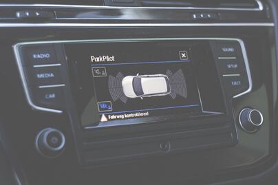 ¿Cómo limpiar el radio de tu carro correctamente?