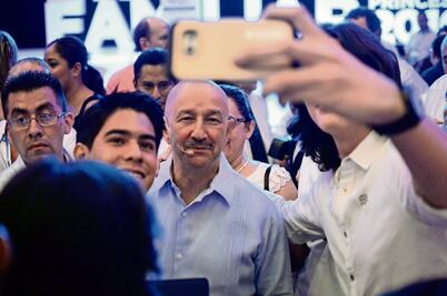 Salinas de Gortari critica populismo y al “otro” innombrable 