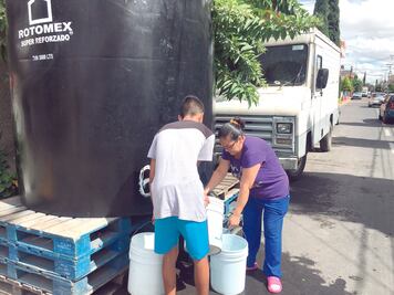 Aconsejan a la población recolectar agua desde ahora por megacorte