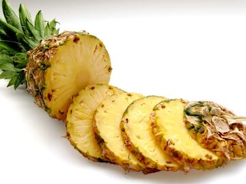 Las propiedades curativas del agua de piña sin azúcar