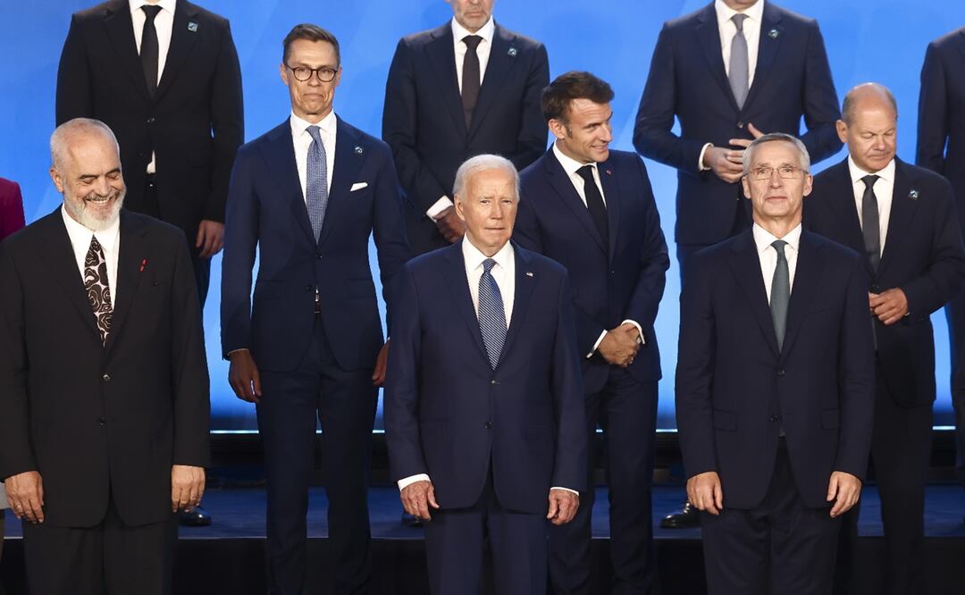 La escena ocurrió mientras los líderes de la OTAN se tomaban una foto de familia en su cumbre de Washington: Foto: AFP