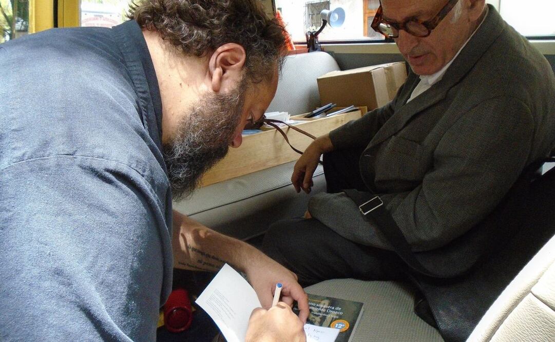 Cercanos al poeta lo despidieron y recordaron en redes sociales. Foto: @manchadetinto (X)