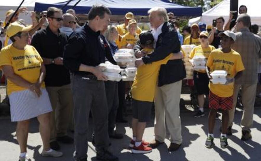 Trump visita Carolina del Norte tras el paso del huracán “Florence”