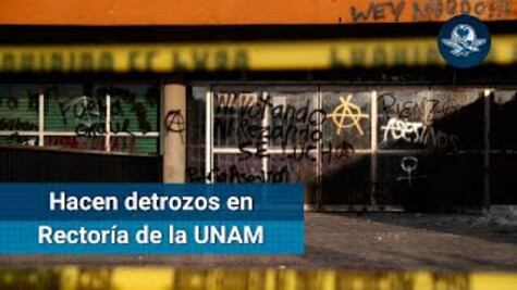 Queman y bajan bandera en rectoría de la UNAM