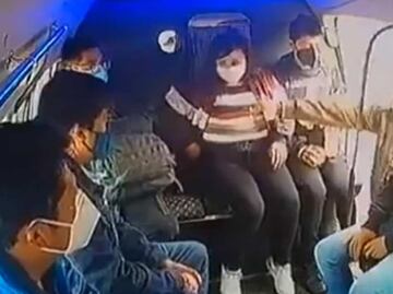 "Traigo mis medicinas": Mujer suplica a ladrón durante asalto en combi en Chimalhuacán