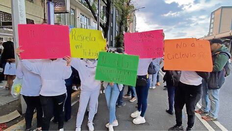 Sexoservidoras protestan contra ciclovía en Calzada de Tlalpan