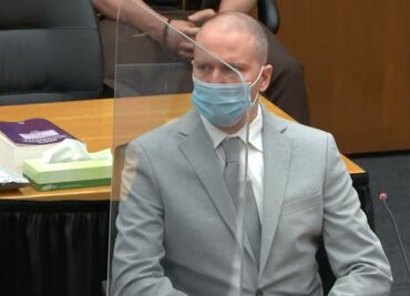 Expolicía acusado de asesinato de Floyd ofrece condolencias a su familia