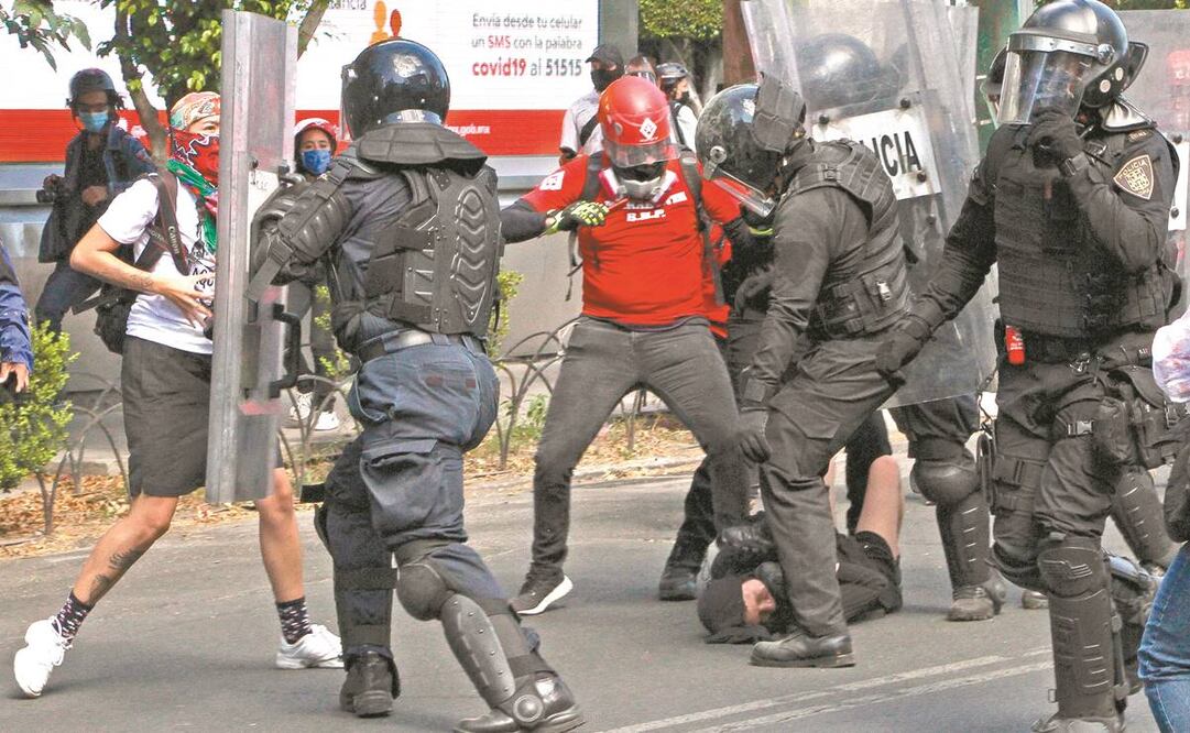 Agentes capitalinos no podían realizar detenciones, por eso “ fueron a golpear ”, afirma Miguel Barrera, director de la Brigada Marabunta. Foto: ARCHIVO EL UNIVERSAL