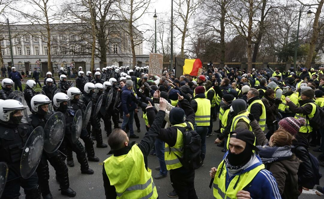Los manifestantes bloquearon una autopista, cerca de la frontera de Bélgica con Francia. Foto: EFE