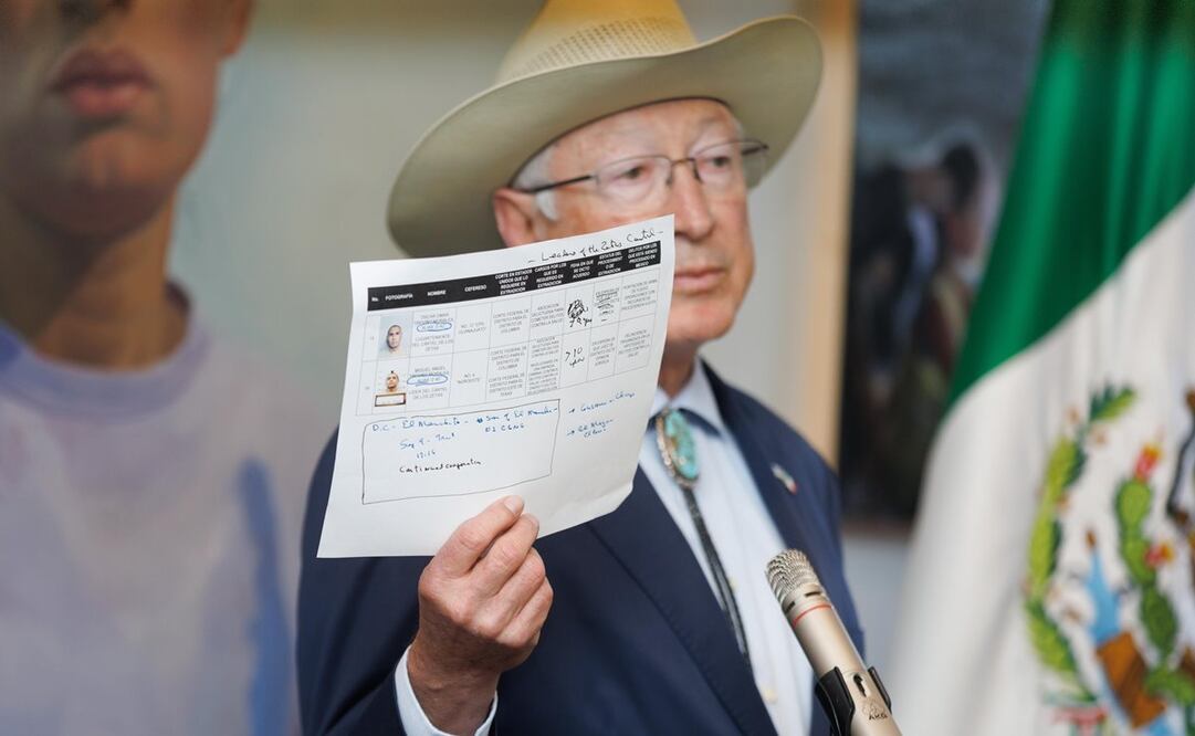 Conferencia de prensa con el embajador Ken Salazar en su residencia. Foto: Yaretzy Osnaya / EL UNIVERSAL