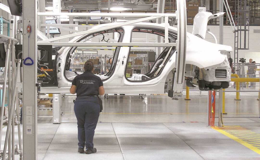 Industriales consideran que hubo una mejor producción de autos en diciembre pasado, pese a interrupciones por la escasez de semiconductores.