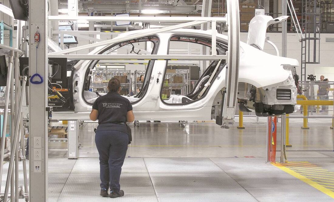 Industriales consideran que hubo una mejor producción de autos en diciembre pasado, pese a interrupciones por la escasez de semiconductores.