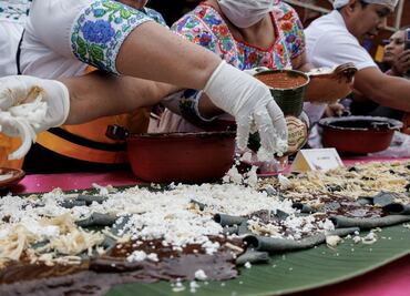 FOTOS: Con la “enmolada más grande del mundo” se inaugura Feria del Mole en Milpa Alta