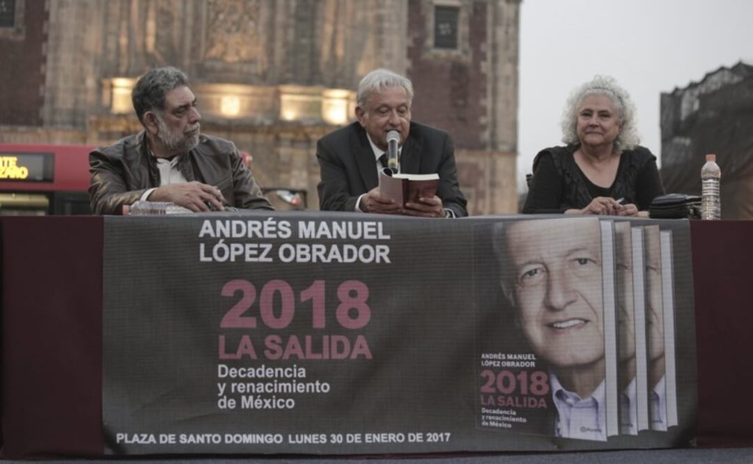 Andrés Manuel López Obrador presentó un nuevo libro en la Plaza de Santo Domingo, en el centro de la Ciudad de México. (Foto: Especial)
