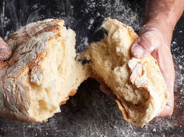 Dominique Crenn invita a los cocineros del mundo a romper un pan el próximo 11 de mayo