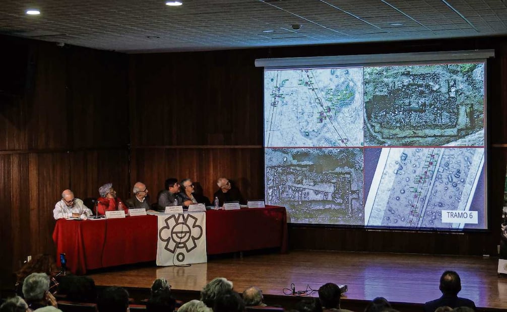 Funcionarios participantes en la mesa académica “La reubicación de patrimonio arqueológico en México. Los casos de Quintana Roo y Campeche”, convocada por el INAH. Foto: Gabriel Pano / EL UNIVERSAL