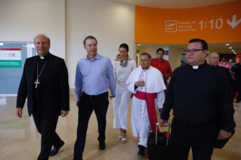 Nuncio Cappola ofició misa en catedral de Mazatlán