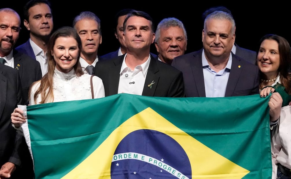 Flávio Bolsonaro, candidato del Partido Liberal, es señalado por los sondeos como el principal rival de Lula en la elección presidencial. Foto: AP