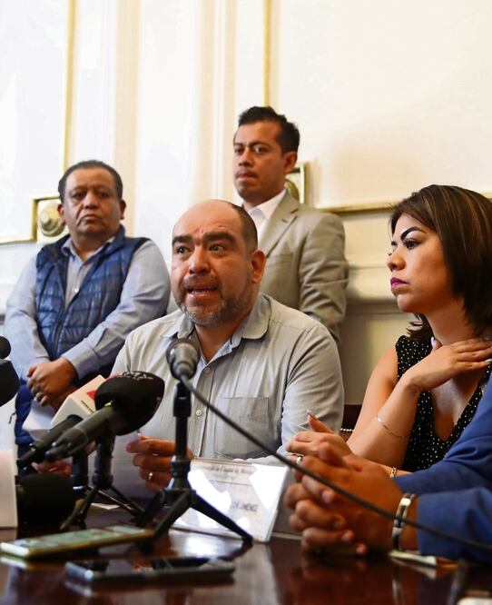 Israel Sánchez dice que demandas son por los errores en los libros. Foto: Germán Espinosa / El Universal