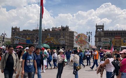 Arriban primeros asistentes al Zócalo para el Grito de Independencia